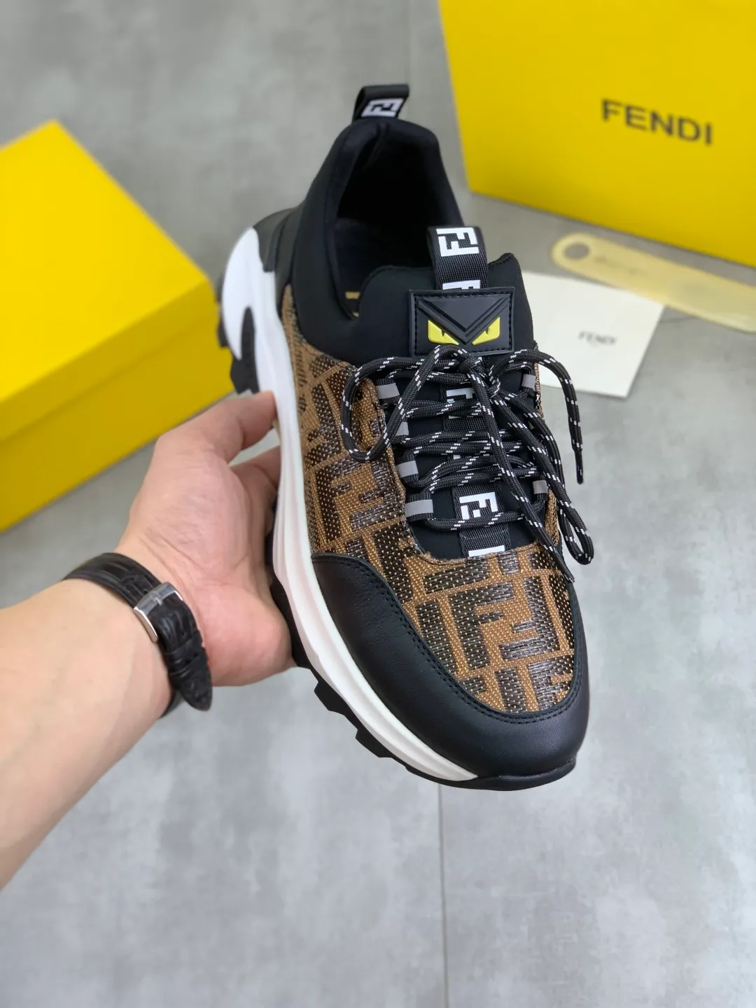 ​Men's shoes 💰P440 💰【New】Little monster 🆘 New FENDI 🕶️🕶️Simple routing effect, showing an elegant and cool driving shoe 🎬Using imported calfskin + first-layer pigskin lining🐂Excellent material🎬Detailed workmanship 🤗Comfortable foot feel➰➰. ​Pair it with any outfit to show your taste and temperament, low-key luxury ♻️Design ​simple and elegant ​noble and fashionable 🍃​Very loved and favored by trendy men 💓❤️Size: 38-44 (45 customized) 3️⃣ colors available